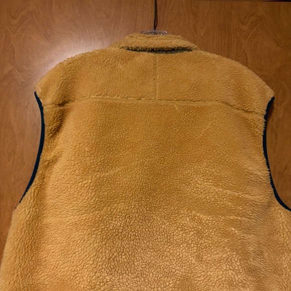 Patagonia Tan and Green Fleece Vest - Picture 8 of 9